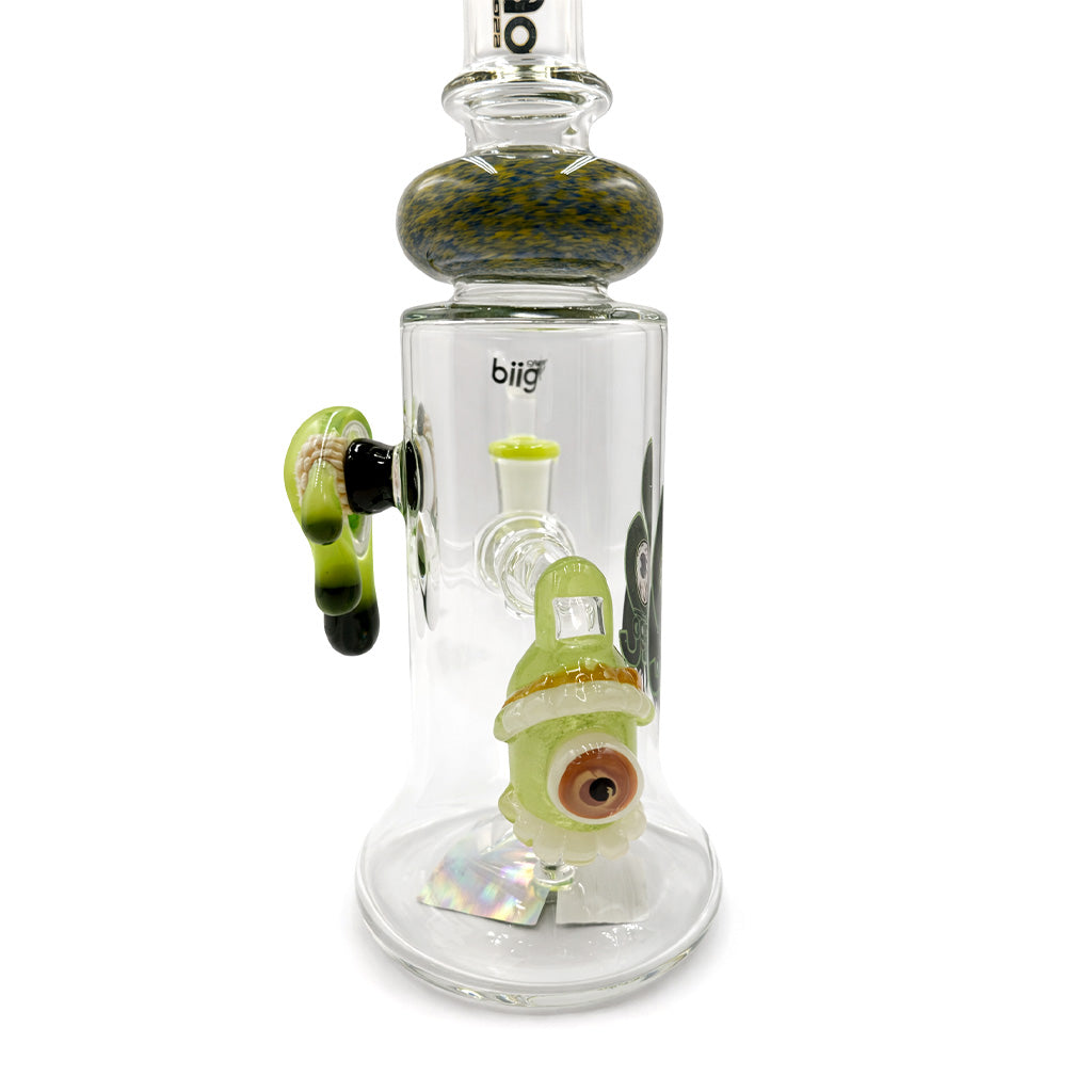 Closeup of Lookah BIIGO 11 inch eye themed dab rig showing the monster eye glass detail on the chamber